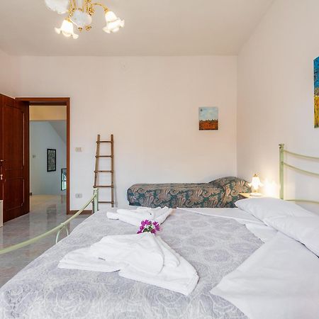 Il Giardino Dell'Arte Bed & Breakfast Capoterra Oda fotoğraf